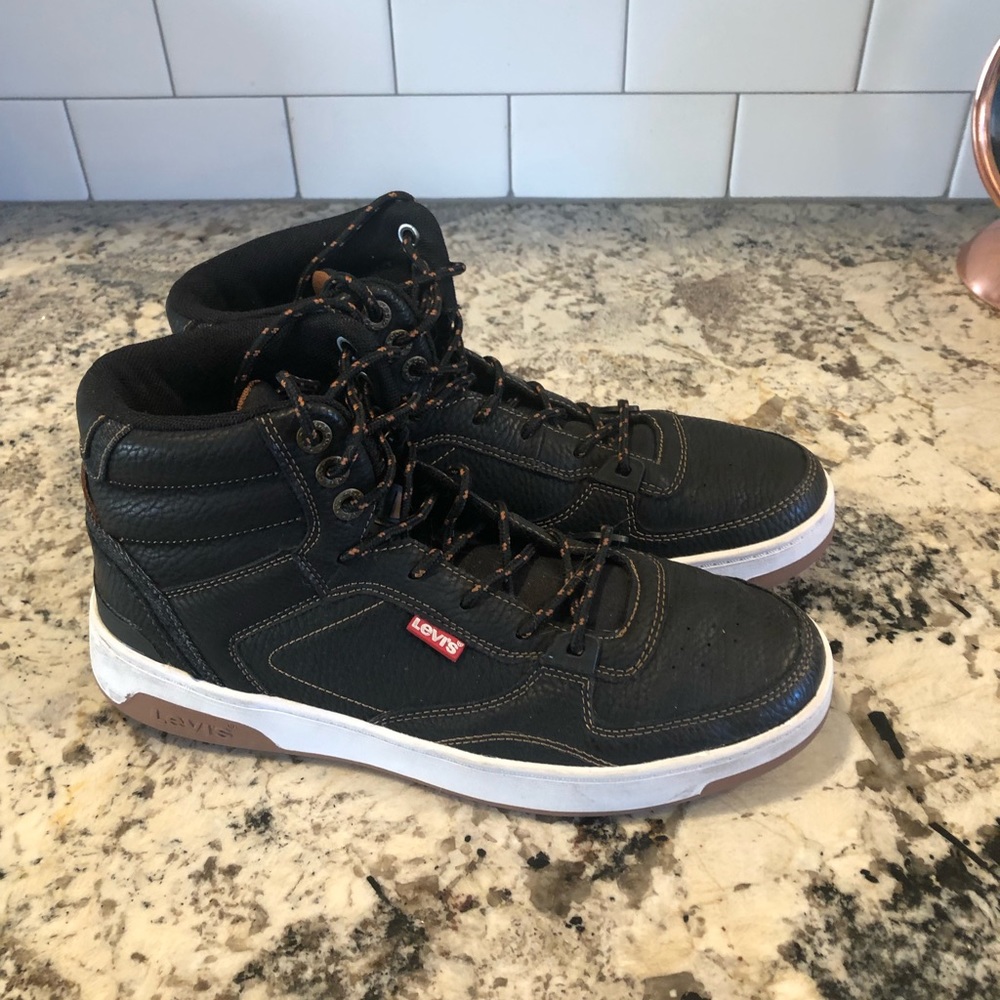 Levi’s black mens shoe